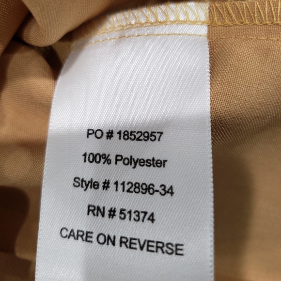 NWOT Doc & Amelia Gold Button Down Blouse - Picture 4 of 5